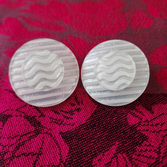 White Acrylic 70s Style Large Button Earrings. - Picture 5 of 7